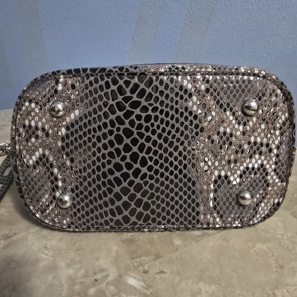 Sondra Roberts Snake Print Black & Tan Shoulder Bucket Bag - Picture 5 of 10